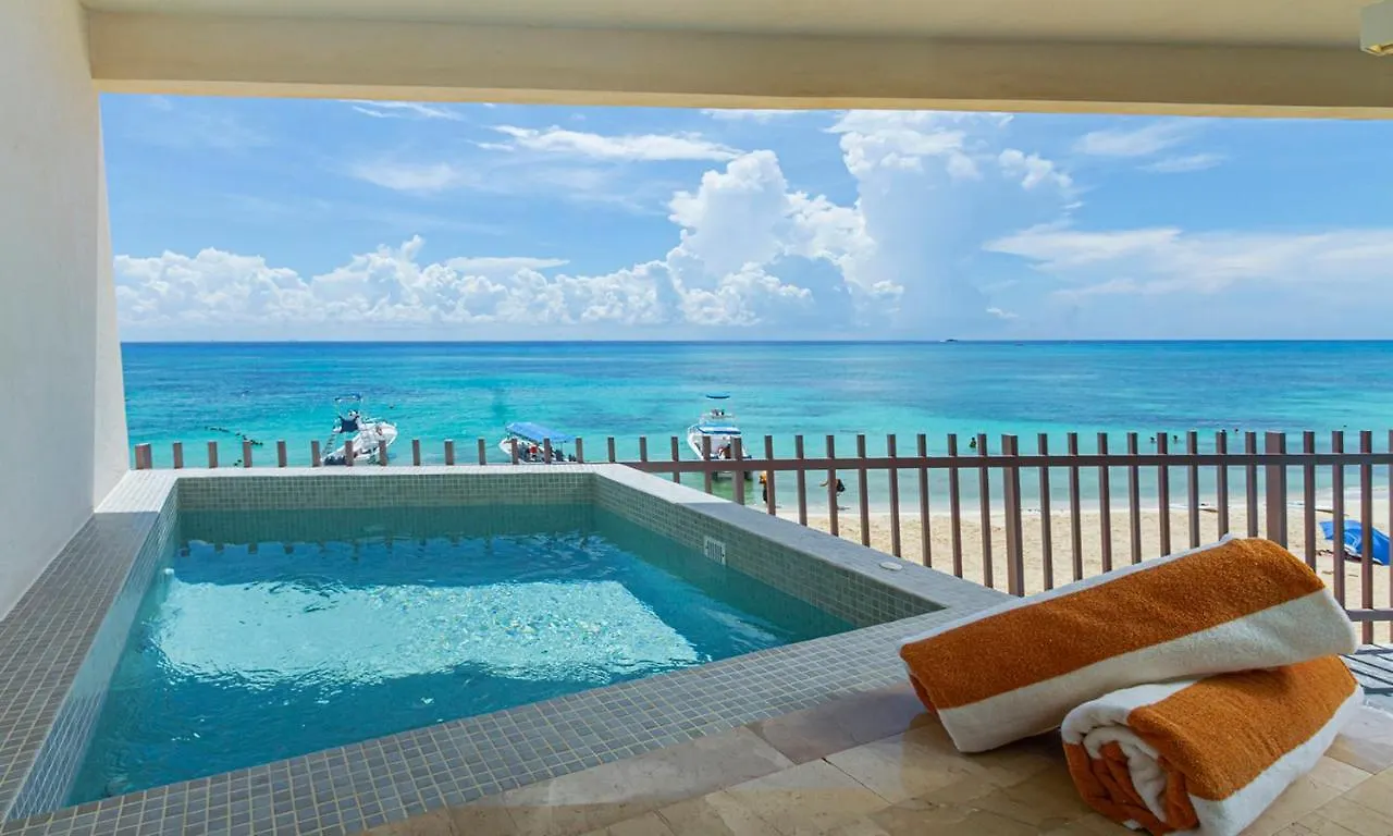 Ocean Blue Front Beach Apartment Playa del Carmen