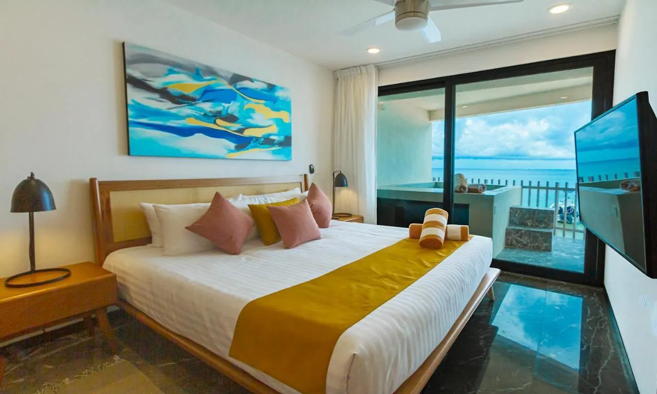 Ocean Blue Front Beach Apartment Playa del Carmen